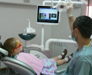 როგორ დავიყოლიოთ ბავშვი სტომატოლოგთან ვიზიტზე, როგორ მივიყვანოთ ბავშვი სტომატოლოგთან, სარძევე კბილები, ბავშვი და კბილები, ბავშვების ვიზიტი სტომატოლოგთან, sardzeve kbilebi, bavshvsis kbilebi, kids dental, kids teeth, kids tooth, kids dental clinic, milk teeth, rogor daviyoliot bavshvi eqimtan vizitze