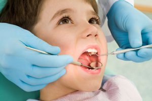 როგორ დავიყოლიოთ ბავშვი სტომატოლოგთან ვიზიტზე, ბავშვი სტომატოლოგთან, პატარა ექიმთა, სტომატოლოგის შიში, როგორ მივიყვანოთ ბავშვი სტომატოლოგთან